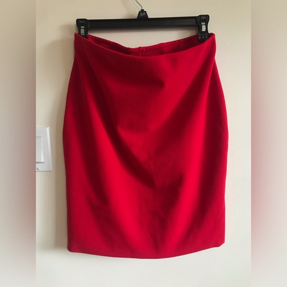Sexy red Le Chateau pencil skirt - Picture 4 of 5